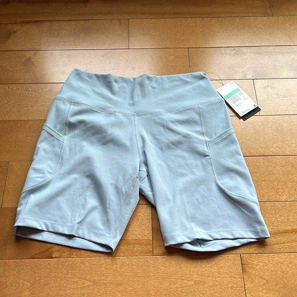Nike Pants - NWT Nike One 8'' Biker Shorts with Pockets